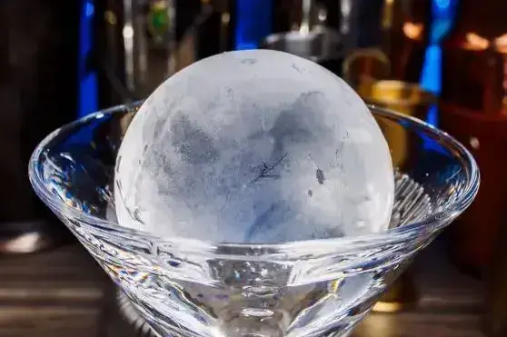 Лёд формы шар